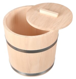 Drewniana beczka do kiszenia kapusty i ogórków