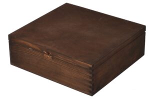 Brązowe drewniane pudełko na karafkę i 6 szklanek