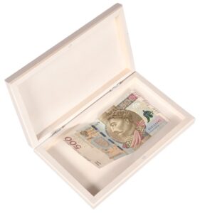 Białe drewniane pudełko Pamiątka Pierwszej Komunii Świętej