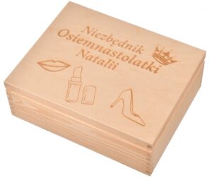 Drewniane pudełko prezentowe na 18 urodziny z grawerem