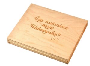 Drewniane pudełko na czekoladki Walentynki