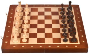 Eleganckie szachy drewniane – turniejowe, magnetyczne figury