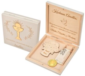 Biała pamiątka komunii skrzynka z przestrzennym złotym lustrem 3D kielich i personalizacją lite drewno producent